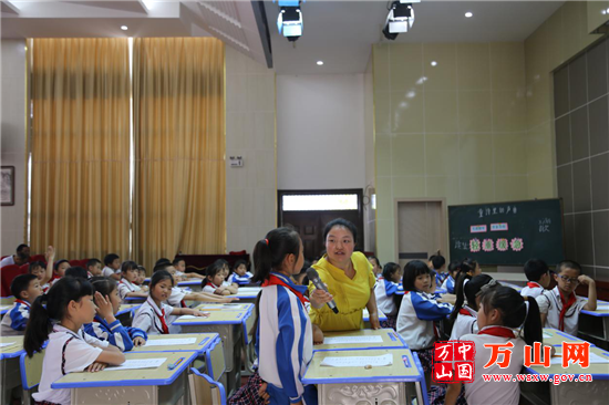 万山特区小学最新动态报道