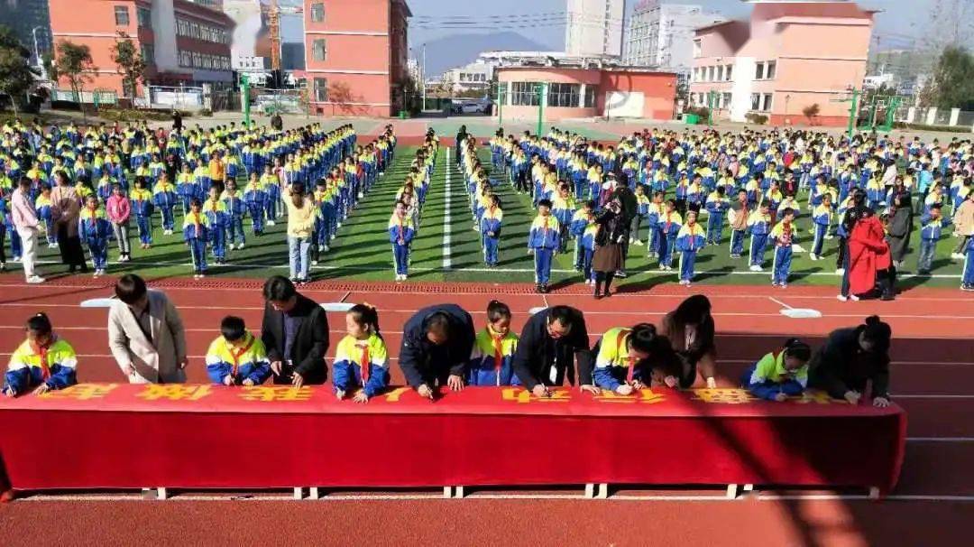 泾县小学领导团队引领学校迈向新纪元